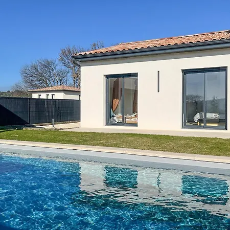 In With Private Swimming Pool, Be Inside Or Outside Valaurie
